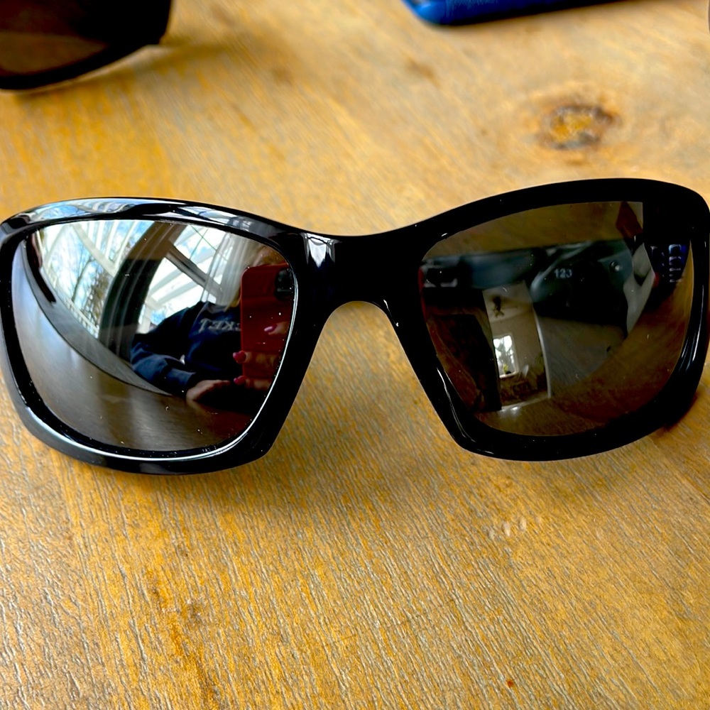 NEW- Authentic Polarized Oakley Men’s Sunglasses- Tangent